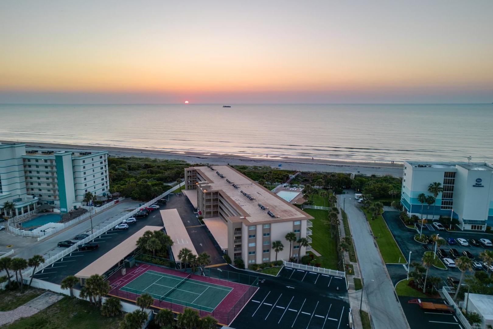 Cocoa Beach Towers Buitenkant foto