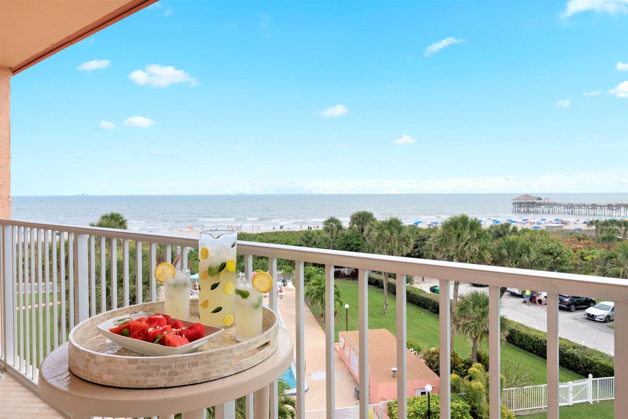 Cocoa Beach Towers Buitenkant foto