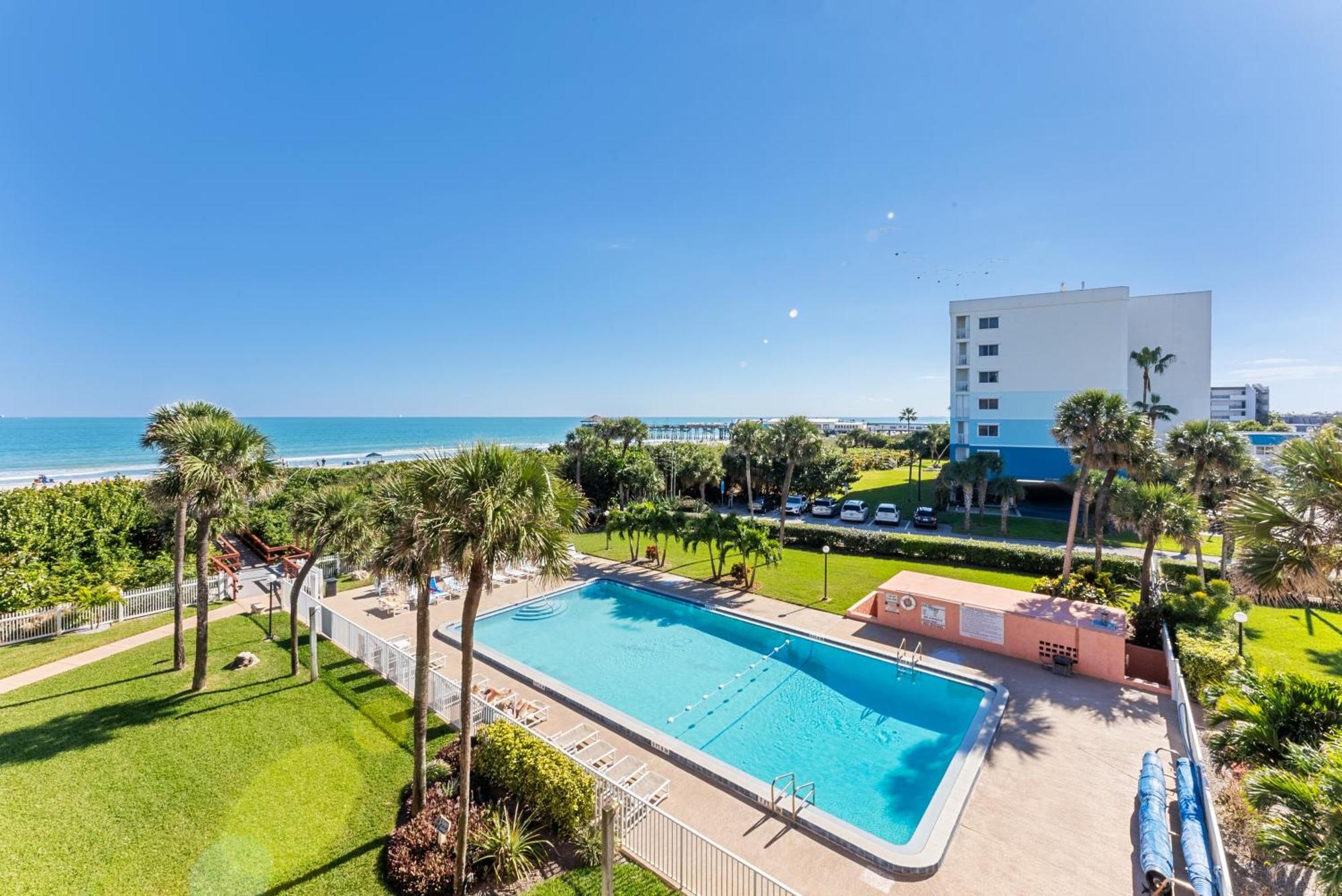Cocoa Beach Towers Buitenkant foto