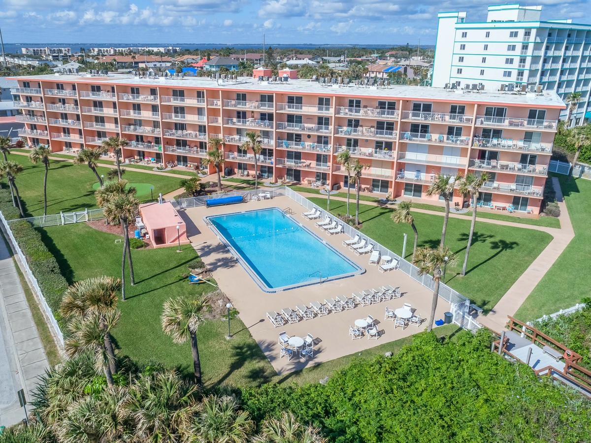 Cocoa Beach Towers Buitenkant foto