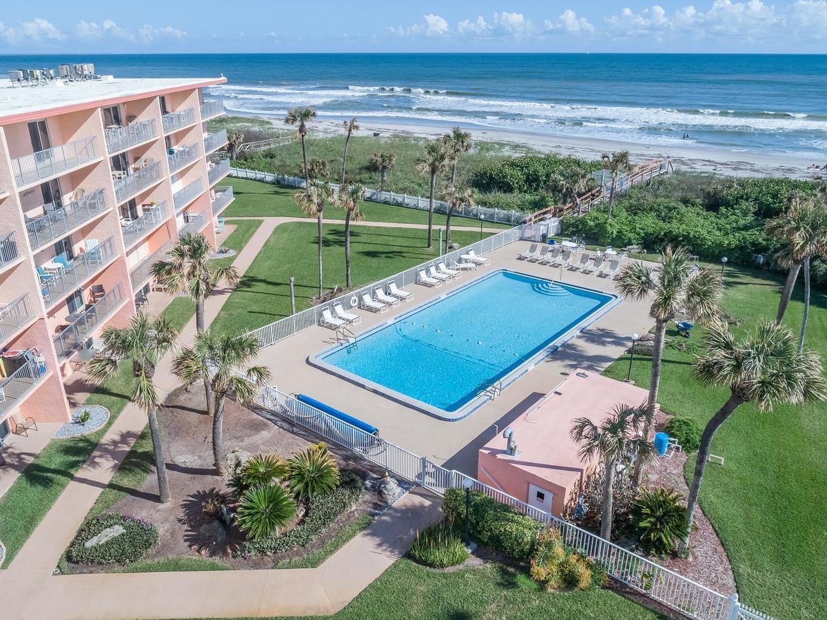 Cocoa Beach Towers Buitenkant foto